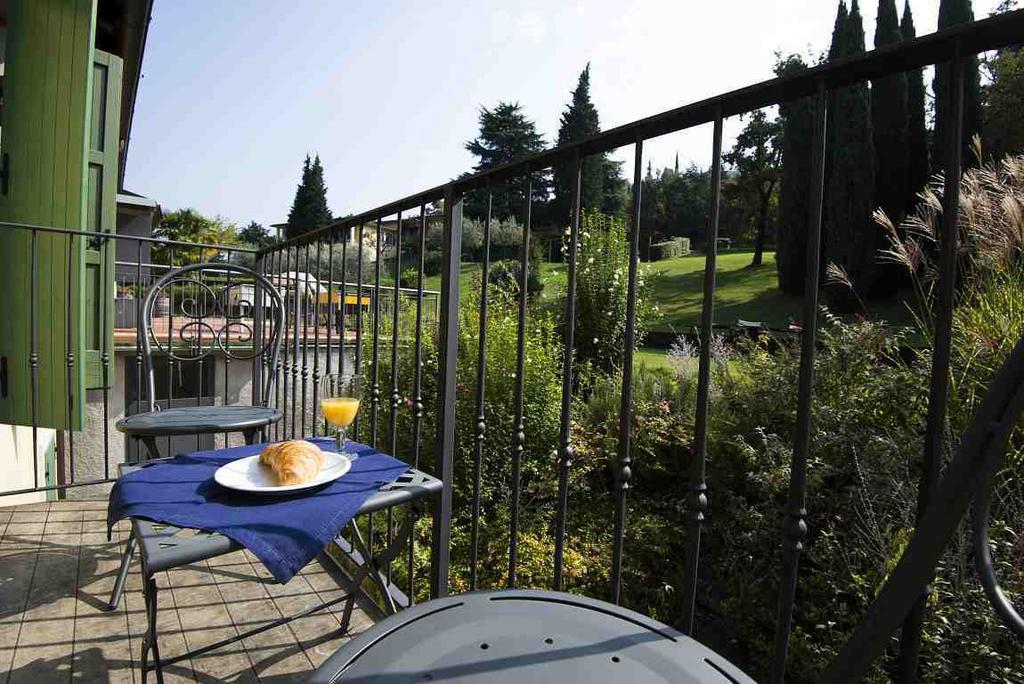 Residence Corte Camaldoli Garda  Pokoj fotografie